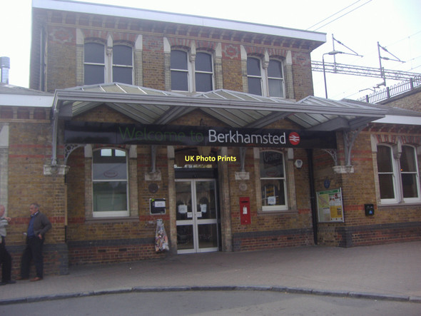 Photo 6"x4" Entrance to Berkhamsted station Berkhamsted c2011