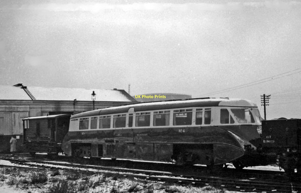 Photo 6"x4" Great Western Diesel railcar, restored for preservation, at Swindon Locomotive Depot Swindon\/SU1685 c1964
