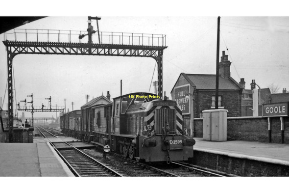 Photo 6"x4" Goole Station, with Diesel-hauled goods trip Goole c1961