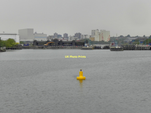 Photo 6"x4" Manchester Ship Canal, Mode Wheel Lock Salford\/SJ8098 c2011