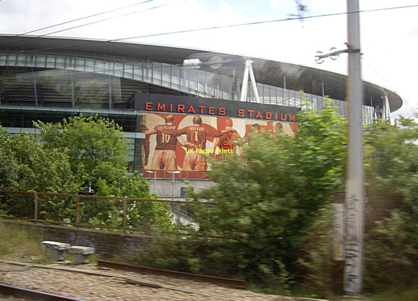 Photo 6"x4" Just passing by! Islington\/TQ3184 c2011