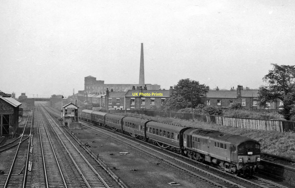 Photo 6"x4" Diesel-hauled Up express approaching Leyland Leyland c1963