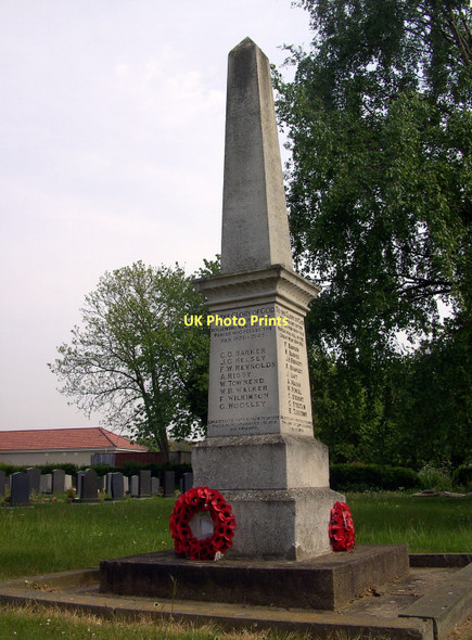 Photo 6"x4" Fairburn War Memorial Fairburn c2011