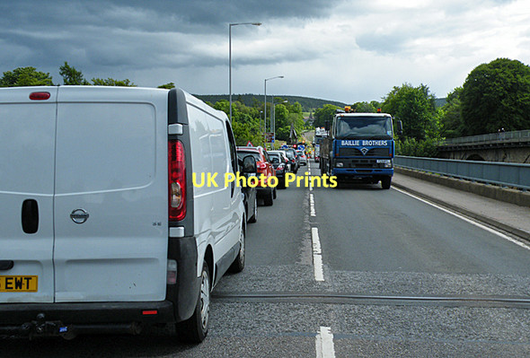 Photo 6"x4" The Great Spey Bridge Traffic Jam Fochabers c2011