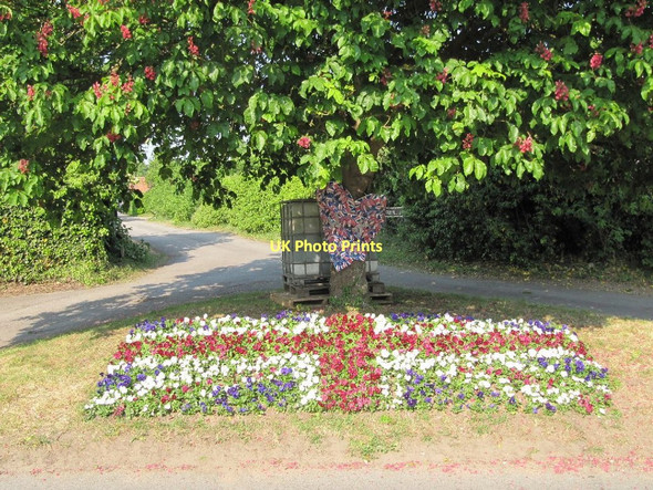 Photo 6"x4" Flag on the triangle South Moreton c2011