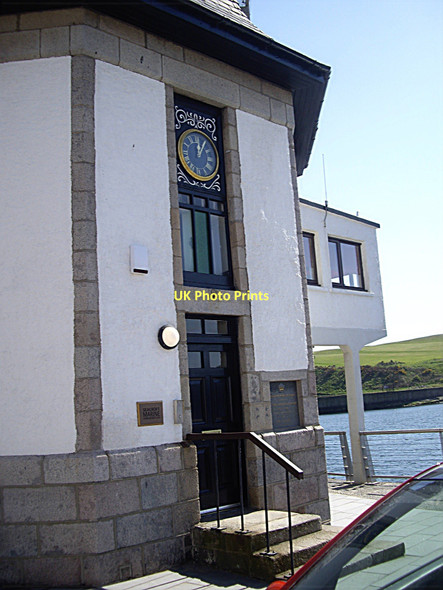 Photo 6"x4" Clock on the Harbour Roundhouse (2011) Torry\/NJ9505 c2011