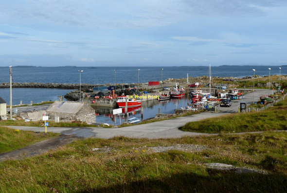 Photo 6"x4" Berneray harbour Borgh\/NF9181 c2009