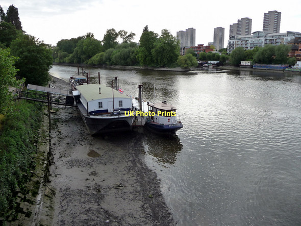 Photo 6"x4" South side of the Thames from Kew Bridge Brentford c2011