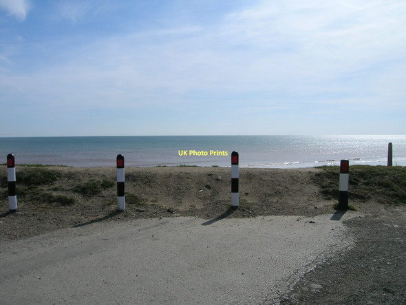 Photo 6"x4" Sudden end to Seaside Road Easington\/TA3919 c2011