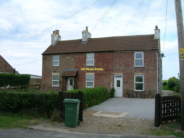 Photo 6"x4" Cottages on Easington Road, Kilnsea Kilnsea c2011