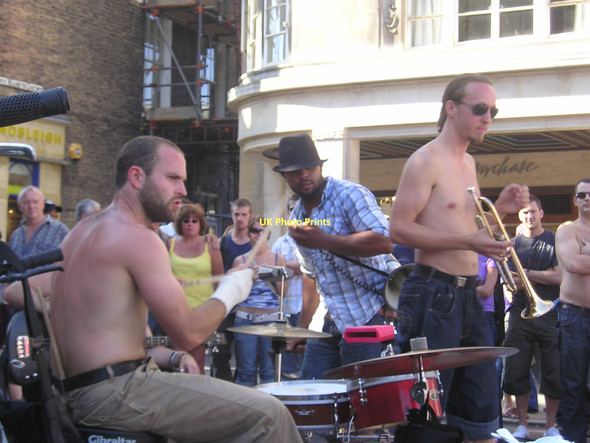 Photo 6"x4" Buskers in Cambridge Market Place Cambridge\/TL4658 c2007