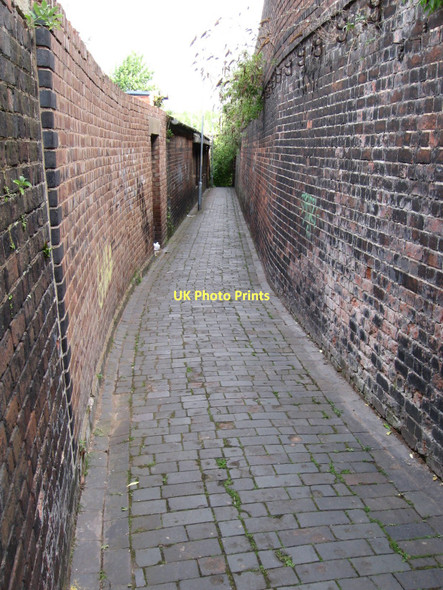 Photo 6"x4" Worcester - Shrub Hill footpath Worcester c2011