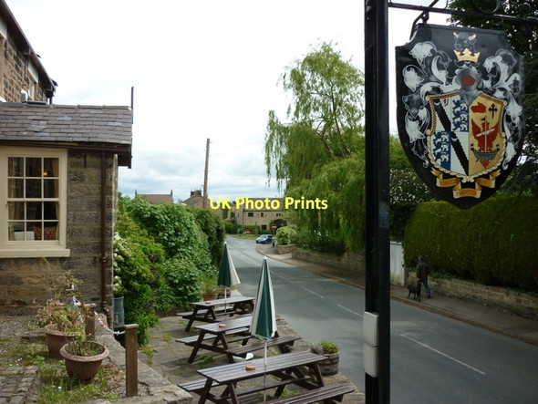 Photo 6"x4" Some of the outside seating at the Radcliffe Arms Follifoot c2011