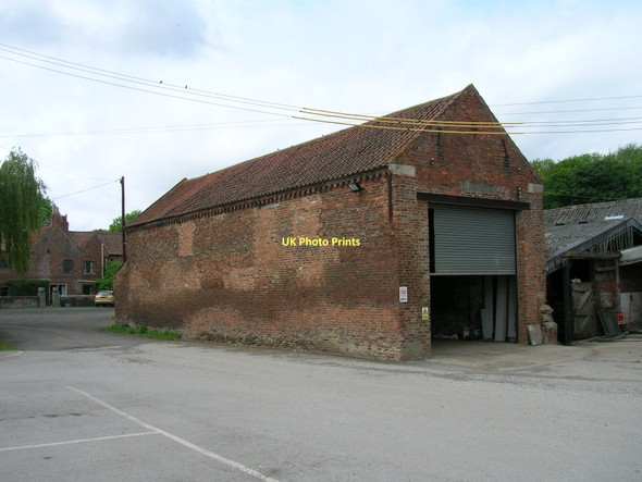 Photo 6"x4" Farm building, Scalm Park Farm Thorpe Willoughby c2011