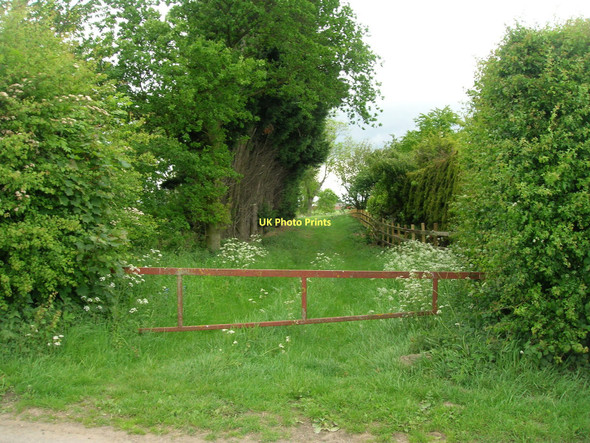 Photo 6"x4" Gated farm track, Biggin Biggin\/SE5434 c2011