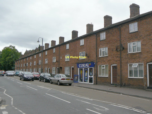 Photo 6"x4" Row of cottages Tamworth c2011