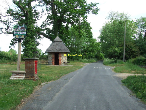 Photo 6"x4" Village Sign Watton\/TF9100 c2011