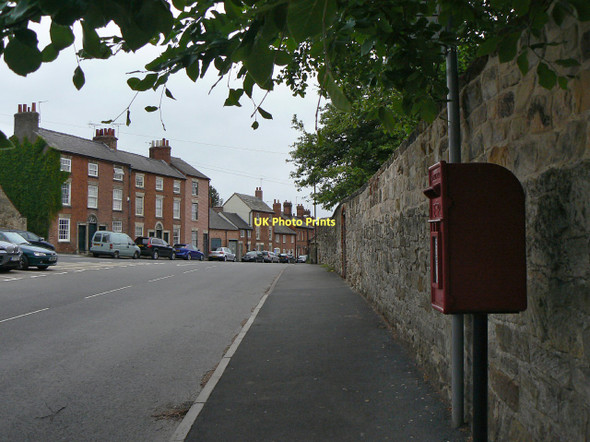 Photo 6"x4" Castle Square postbox ref. DE73 1367 Melbourne\/SK3825 c2011