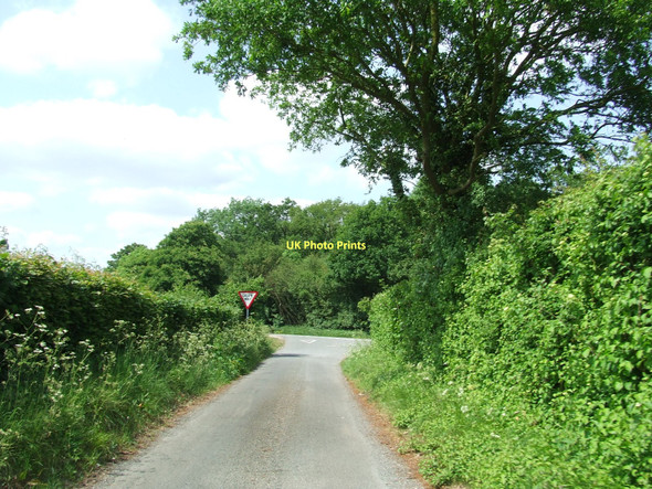 Photo 6"x4" Give Way Ahead Watton\/TF9100 c2011