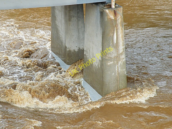 Photo 6"x4" River Spey in Spate (2) Fochabers c2009