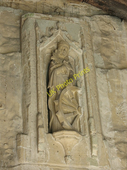 Photo 6"x4" Statue of St Katharine Merstham c2009