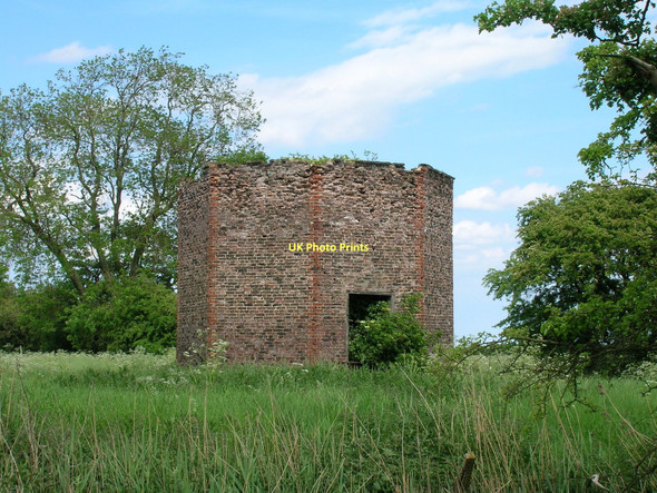Photo 6"x4" Ruined building, Nearmarsh Farm Berrygate Hill c2011
