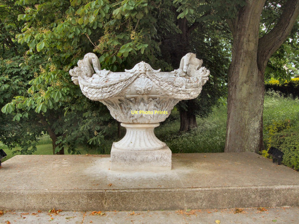 Photo 6"x4" Sculpture - Waddesdon Manor formal gardens Waddesdon c2011