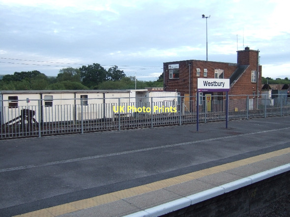 Photo 6"x4" Platform and railway offices, Westbury station Westbury\/ST8650 c2011