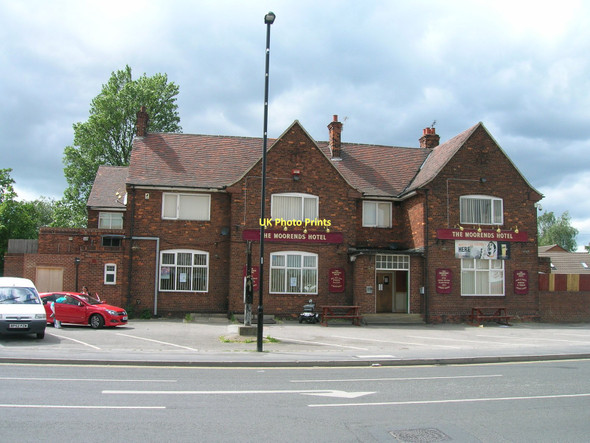 Photo 6"x4" The Moorends Hotel Moorends c2011