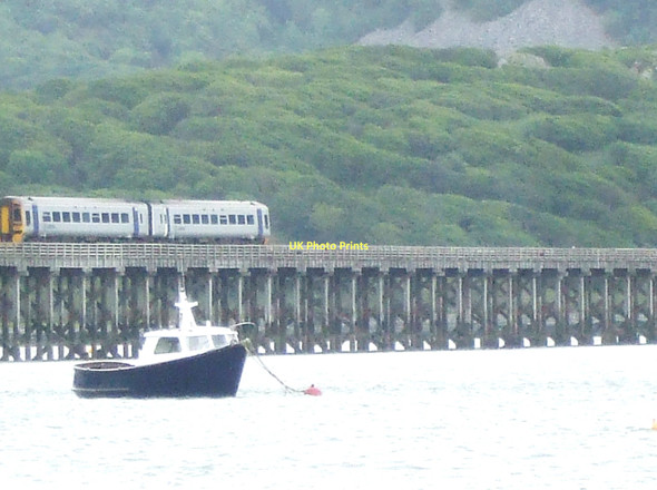 Photo 6"x4" Train on Barmouth Bridge Barmouth\/Abermaw c2011
