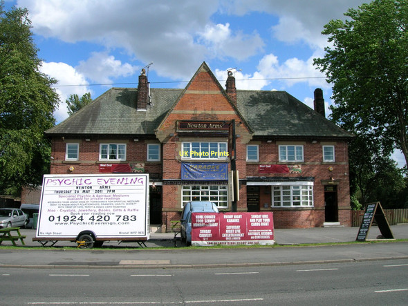 Photo 6"x4" The Newton Arms Bentley\/SE5605 c2011
