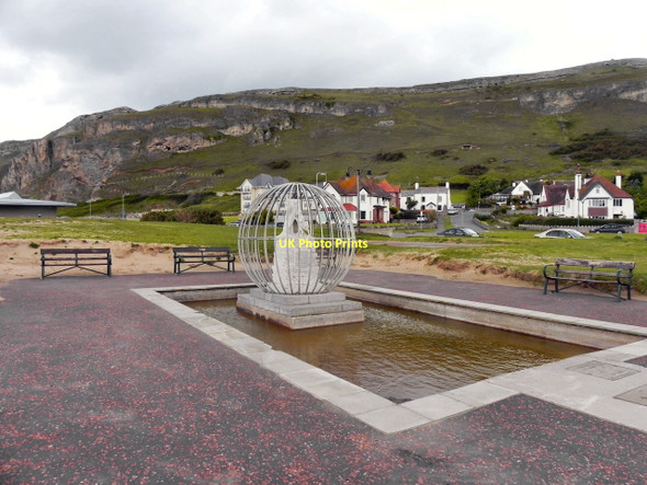 Photo 6"x4" White Rabbit and Great Orme Llandudno c2011