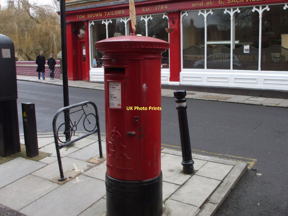 Photo 6"x4" Postbox in Eton High Street Eton c2009