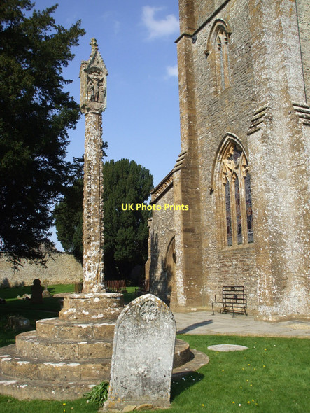 Photo 6"x4" Ancient cross in Trent churchyard Gore\/ST5918 c2009