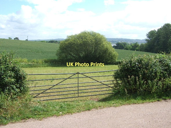 Photo 6"x4" Fields above Staplake Mount South Town\/SX9683 c2011