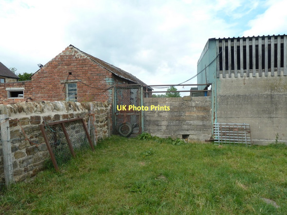 Photo 6"x4" Footpath gate between buildings at Danesmoor Farm Higham\/SK3959 c2011