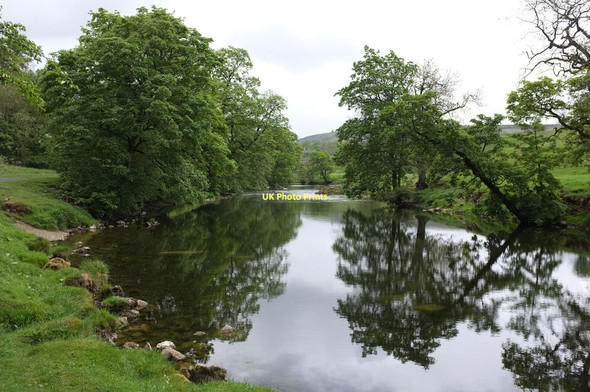 Photo 6"x4" River Wharfe Burnsall c2011