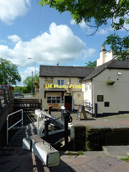 Photo 6"x4" Lock Gates and Star Inn at Stone, Staffordshire Stone\/SJ9034 c2011