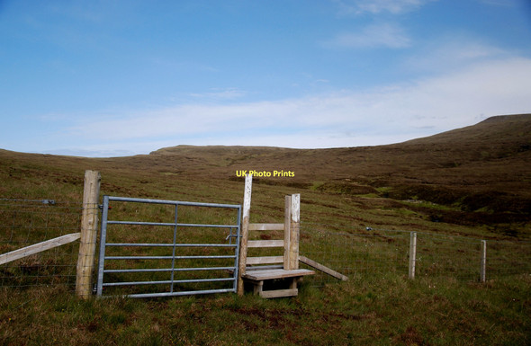 Photo 6"x4" Towards the Trotternish Ridge north of Beinn Edra Balnaknock c2011