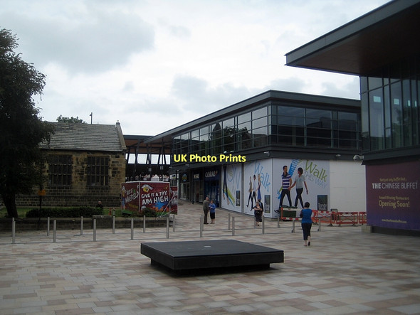 Photo 6"x4" Trinity Walk retail development-outside views (23) Wakefield\/SE3320 c2011