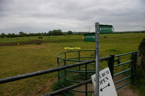 Photo 6"x4" Inglesham: the Thames Path sets off across the fields Lechlade on Thames c2011