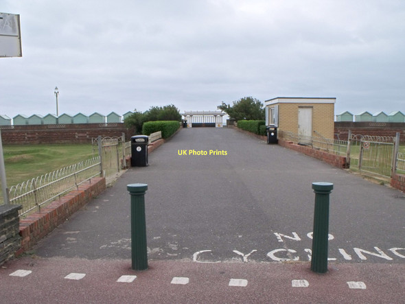 Photo 6"x4" Pitch and Putt hut, Hove seafront Hove c2011