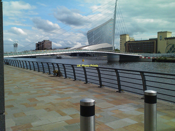 Photo 6"x4" The Media City footbridge Salford\/SJ8098 c2011
