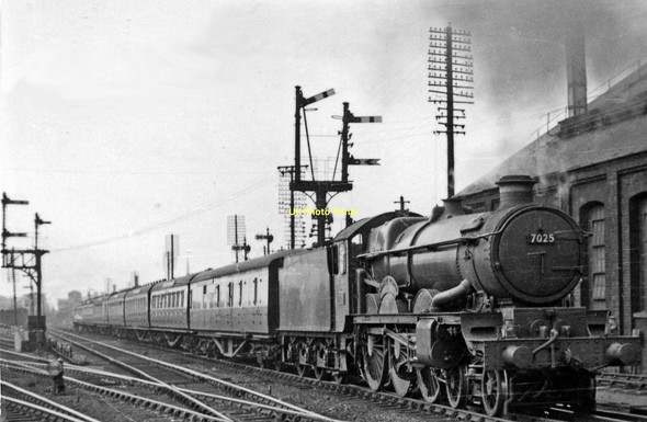 Photo 6"x4" Cheltenham - Paddington express leaving Gloucester Gloucester c1951