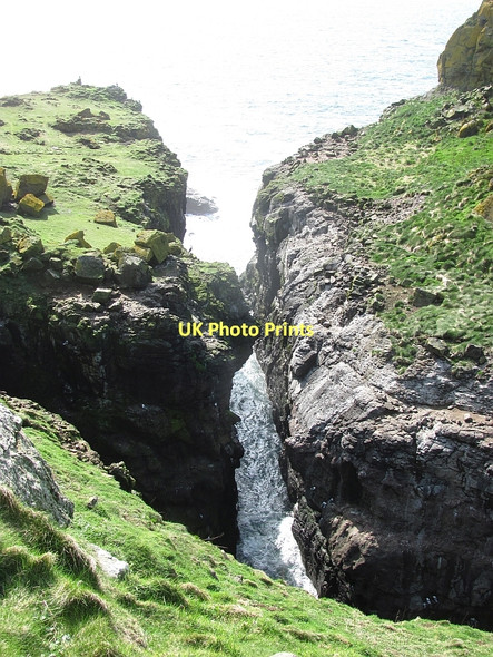 Photo 6"x4" Behind D\u00c3\u00b9n Cruit Sgeir a' Chaisteil c2011