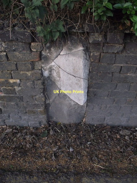 Photo 6"x4" Old Milepost Bishop's Stortford c2011 P1