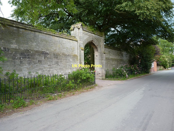 Photo 6"x4" A grand entrance Great Chatwell c2011