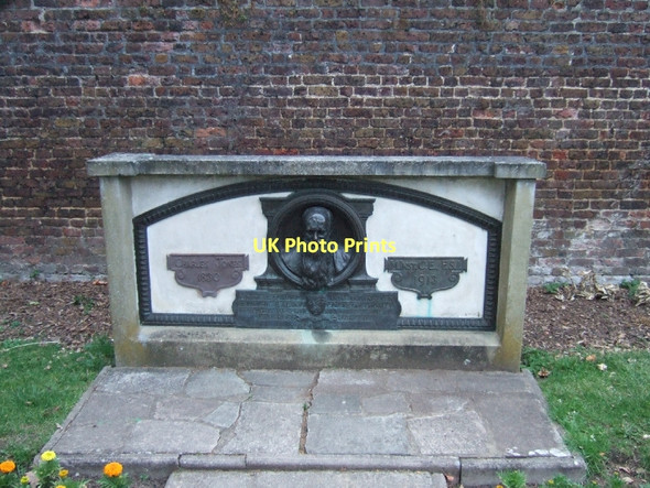 Photo 6"x4" Plaque and relief in Walpole Park Ealing c2011