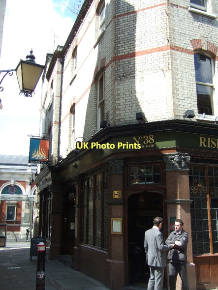 Photo 6"x4" The Rising Sun inn London c2011
