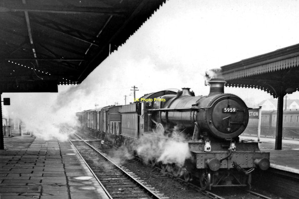 Photo 6"x4" Up freight passing Stourbridge Junction station Stourbridge c1958